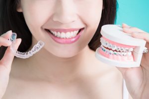 comparing-invisalign-with-traditional-braces